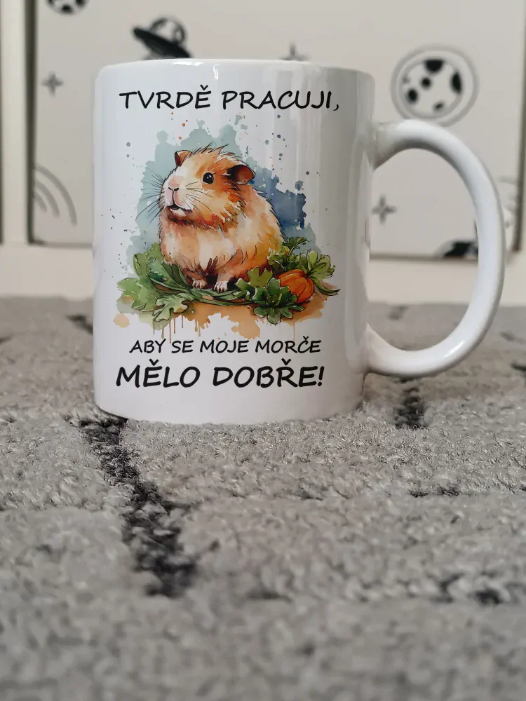 Hrnek "Tvrdě pracuji, aby..." (morče)