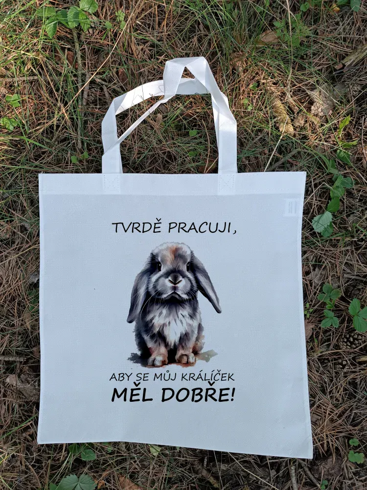 Nákupní taška "Tvrdě pracuji, aby..." (králíček beránek)