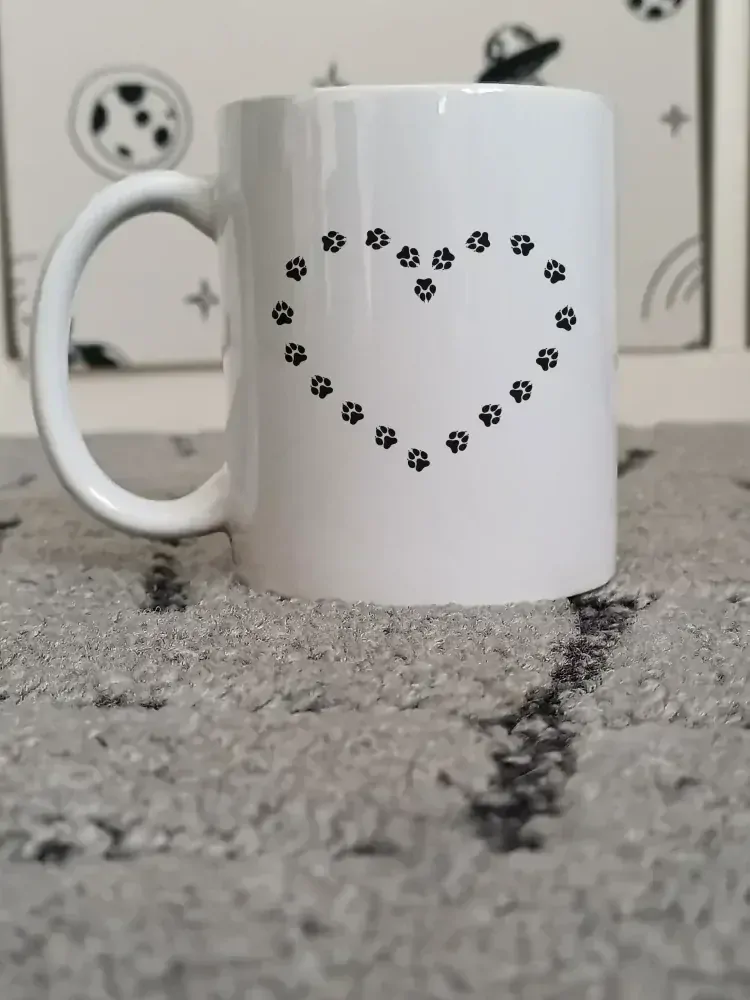 Hrnek "Tvrdě pracuji, aby..." (pes)